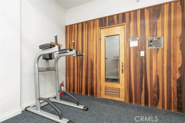 6700 Hillpark Drive, Los Angeles CA: https://media.crmls.org/medias/b7c44733-3b00-4139-b3cf-29cf67021be3.jpg