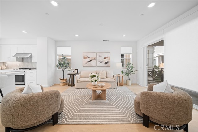 Detail Gallery Image 7 of 47 For 1042 N Anaheim Blvd #2,  Anaheim,  CA 92801 - 4 Beds | 3/1 Baths