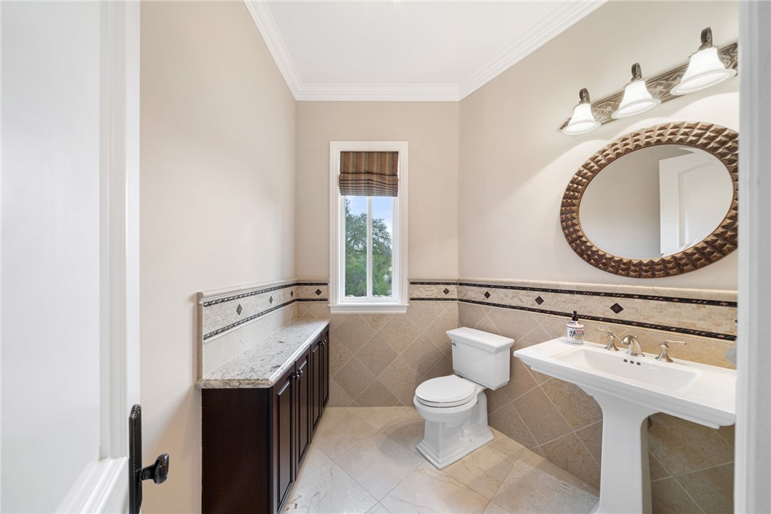 Detail Gallery Image 17 of 60 For 18378 Avenida Bosque, Murrieta,  CA 92562 - 4 Beds | 3/1 Baths