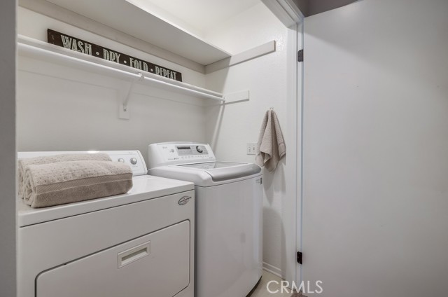 253 Gallery Way, Tustin CA: https://media.crmls.org/medias/b7c53433-3b15-43ba-9c7e-3197612295a5.jpg