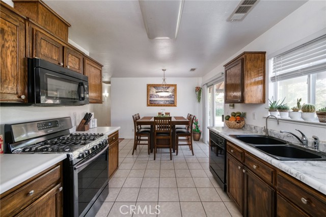 Detail Gallery Image 17 of 34 For 423 N Morningside, Dinuba,  CA 93618 - 4 Beds | 2 Baths