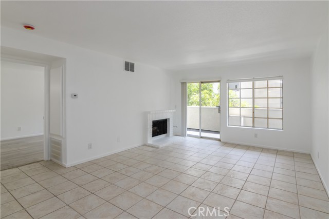 Detail Gallery Image 4 of 21 For 20235 Keswick St #102,  Winnetka,  CA 91306 - 2 Beds | 2 Baths