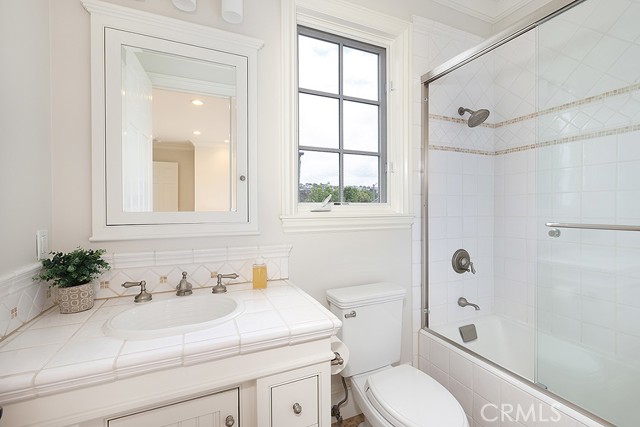 Detail Gallery Image 24 of 29 For 1718 Port Westbourne, Newport Beach,  CA 92660 - 5 Beds | 5/1 Baths