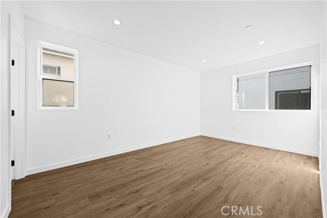 Detail Gallery Image 16 of 36 For 1342 Kingsley #1,  Los Angeles,  CA 90027 - 4 Beds | 4/1 Baths