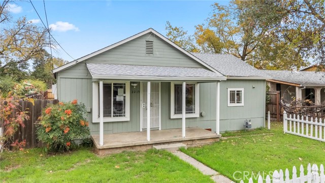 Detail Gallery Image 4 of 39 For 2215 Laurel St, Chico,  CA 95928 - 2 Beds | 1 Baths