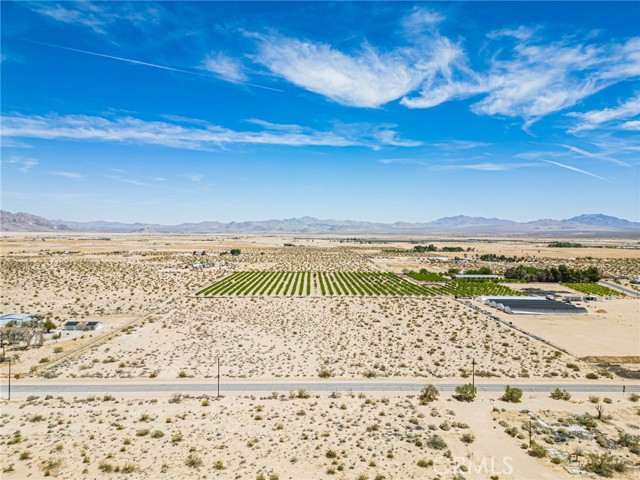 34700 Rabbit Springs Road, Lucerne Valley CA: https://media.crmls.org/medias/b7c9d951-488e-40a6-9543-60d8bb9f4028.jpg