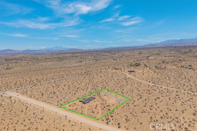 3170 Wesley Road, Joshua Tree CA: https://media.crmls.org/medias/b7ca15c1-e5f2-479c-86f2-1568b795b865.jpg