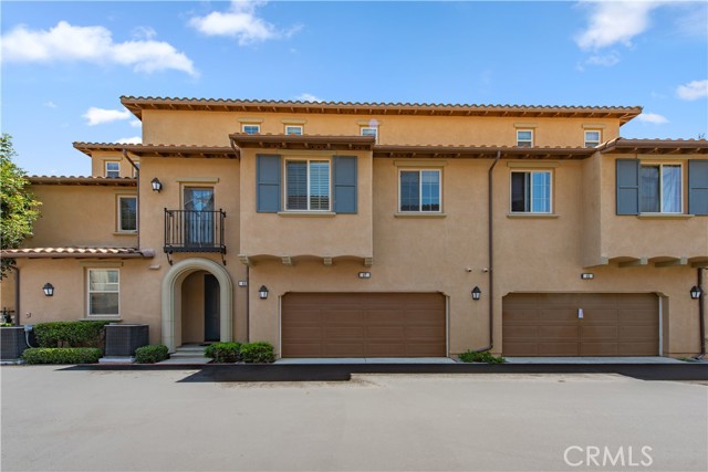47 silverado, Irvine CA: https://media.crmls.org/medias/b7cabb51-b536-46d2-9c58-26f19c42816b.jpg
