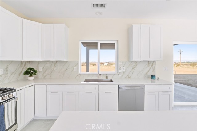 Detail Gallery Image 12 of 52 For 15192 Barbara, Apple Valley,  CA 92307 - 3 Beds | 2 Baths