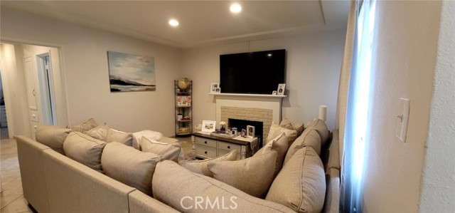 Detail Gallery Image 2 of 13 For 2935 N H St, San Bernardino,  CA 92405 - 4 Beds | 2 Baths