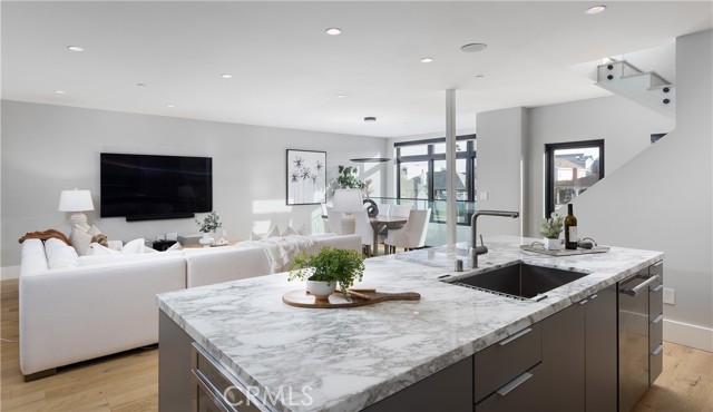 Detail Gallery Image 12 of 35 For 502 W Balboa Blvd, Newport Beach,  CA 92661 - 3 Beds | 3/1 Baths