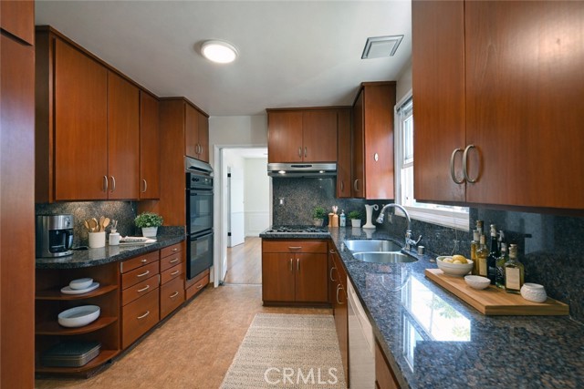 Detail Gallery Image 7 of 55 For 11063 Ohio Avenue, Los Angeles,  CA 90025 - 5 Beds | 3 Baths