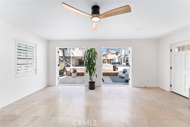 Detail Gallery Image 7 of 36 For 126 47th Street #1,  Newport Beach,  CA 92663 - 3 Beds | 2/1 Baths