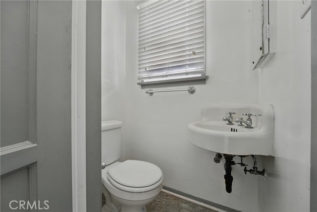 1327 S Burnside Avenue, Los Angeles CA: https://media.crmls.org/medias/b7ce9565-c9f9-4778-8389-aafcc30140e6.jpg
