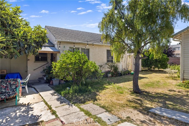 214 S Ojai Street, Santa Paula CA: https://media.crmls.org/medias/b7cfbe0a-e6df-4e75-8d91-648f4cb89565.jpg