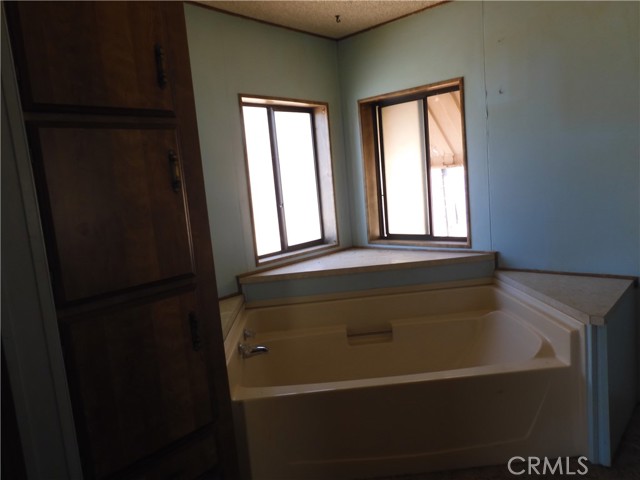 Detail Gallery Image 19 of 27 For 12980 Island Dr, Clearlake Oaks,  CA 95423 - 2 Beds | 2 Baths