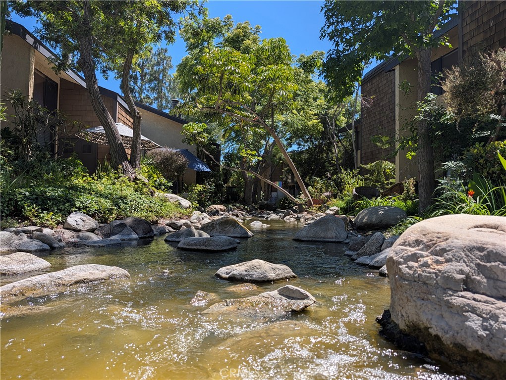 https://media.crmls.org/medias/b7d0ae08-fe7e-4bd9-9990-4a166ca97ac6.jpg?preset=X-Large
