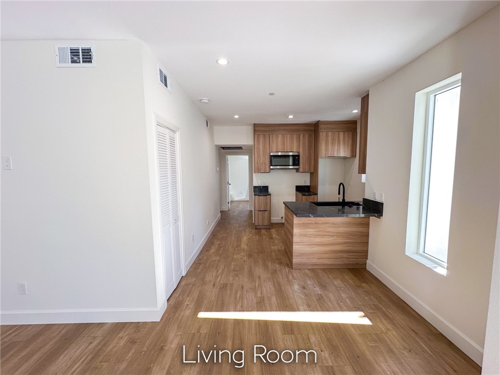 Detail Gallery Image 1 of 9 For 1644 5th Ave #1644 1/2,  Los Angeles,  CA 90019 - 2 Beds | 2 Baths