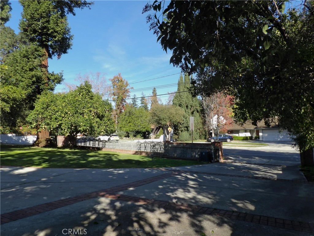 https://media.crmls.org/medias/b7d15553-c39d-4ab9-a9ba-9521a2292d26.jpg?preset=X-Large
