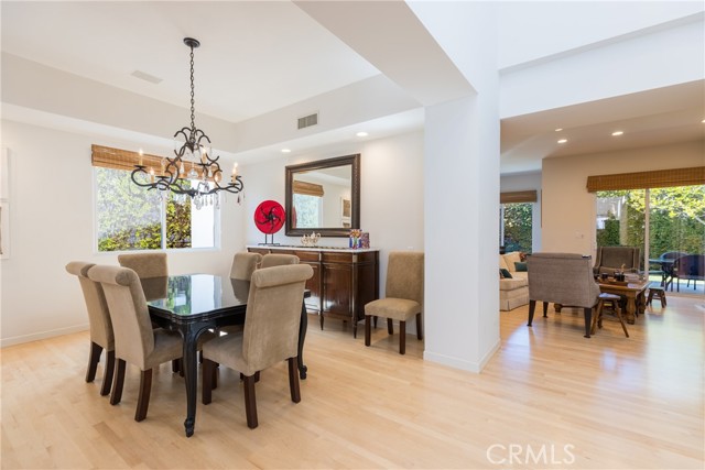 Detail Gallery Image 13 of 48 For 4921 Rupert Ave, Encino,  CA 91316 - 4 Beds | 3 Baths