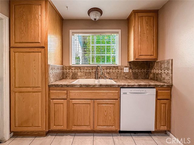 Detail Gallery Image 10 of 33 For 22180 Chase St, West Hills,  CA 91304 - 3 Beds | 2 Baths