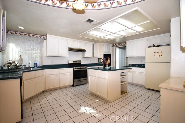 29058 Rosewood Lane, Highland CA: https://media.crmls.org/medias/b7d28397-2615-4644-9d61-7375120fb7c4.jpg
