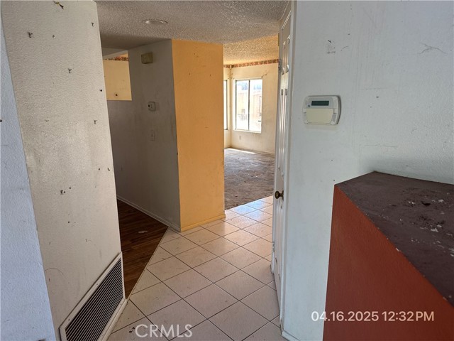 14535 Owens River Road, Victorville CA: https://media.crmls.org/medias/b7d46abe-e910-4ae8-a8a9-8e65f391705b.jpg