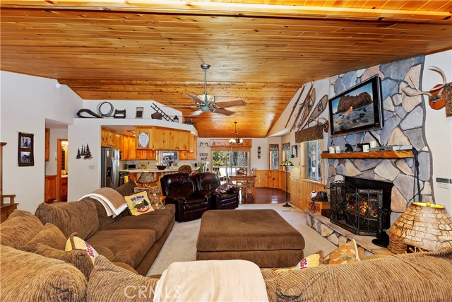 Detail Gallery Image 5 of 33 For 1209 W Alpenweg Dr, Big Bear City,  CA 92314 - 4 Beds | 3 Baths