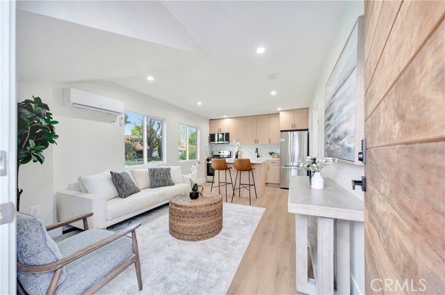 20742 Lull Street, Winnetka CA: https://media.crmls.org/medias/b7d56f80-0512-4868-b5bd-80332eb58e3b.jpg