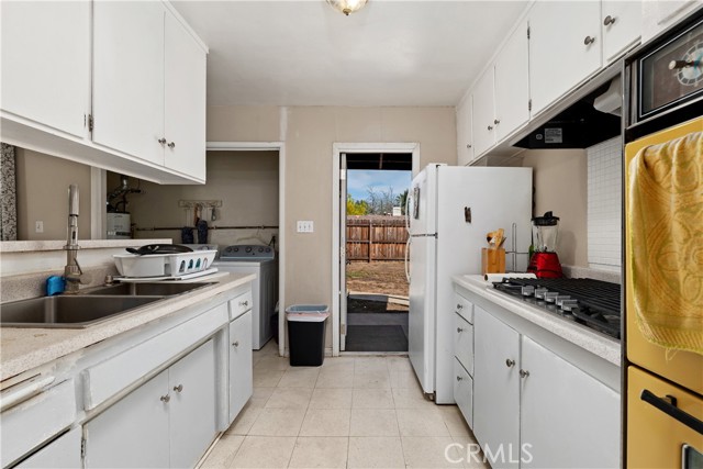 Detail Gallery Image 11 of 36 For 22943 Cantlay St, West Hills,  CA 91307 - 3 Beds | 2 Baths