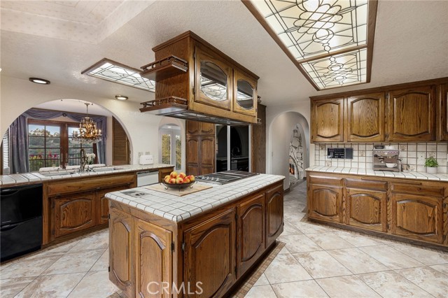 23511 Mirage Lane, Diamond Bar CA: https://media.crmls.org/medias/b7d60327-85ed-4d25-9929-2fa1ec288098.jpg