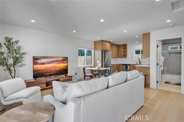 Detail Gallery Image 1 of 22 For 15335 Lemay St, Van Nuys,  CA 91406 - 2 Beds | 2 Baths