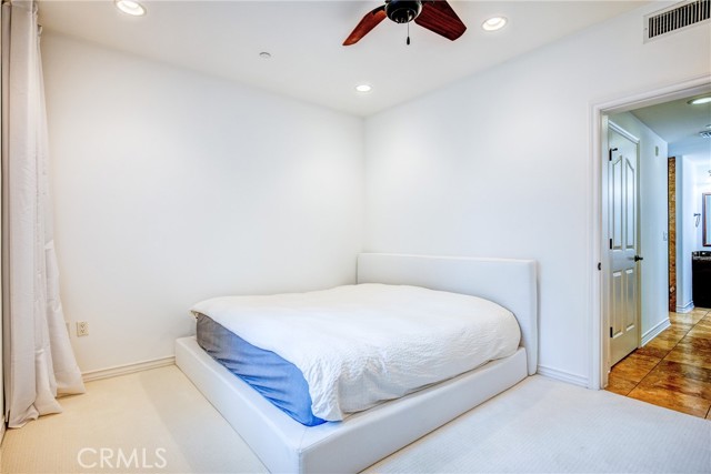Detail Gallery Image 4 of 27 For 432 S Willaman Dr #104,  Los Angeles,  CA 90048 - 2 Beds | 2 Baths