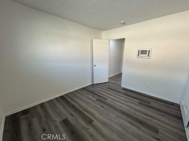https://media.crmls.org/medias/b7d75c79-889a-4f40-8a39-16401ace18bd.jpg?preset=X-Large