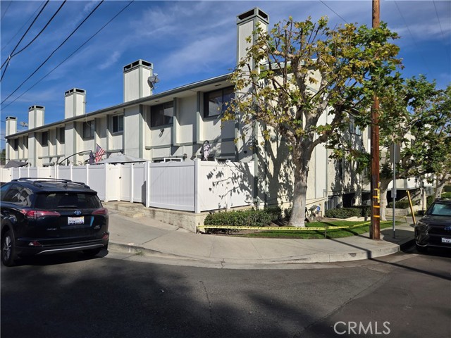 Detail Gallery Image 2 of 22 For 22865 Del Valle St #1,  Woodland Hills,  CA 91364 - 2 Beds | 2/1 Baths