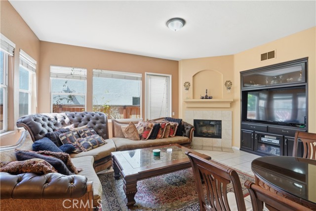 Detail Gallery Image 10 of 27 For 11334 W San Raphael Driveway, San Diego,  CA 92130 - 3 Beds | 2/1 Baths