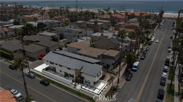 228 20th Street, Huntington Beach CA: https://media.crmls.org/medias/b7db1f91-3c6a-463a-a01a-d37db57648a9.jpg