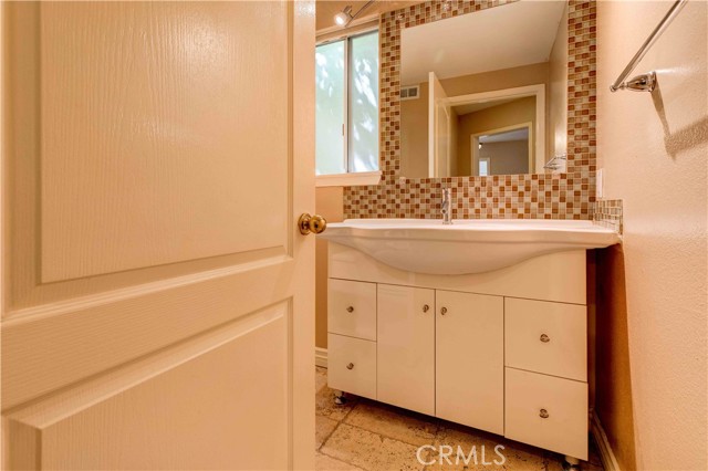 Detail Gallery Image 12 of 45 For 12022 Falcon Crest Way, Porter Ranch,  CA 91326 - 4 Beds | 2/1 Baths