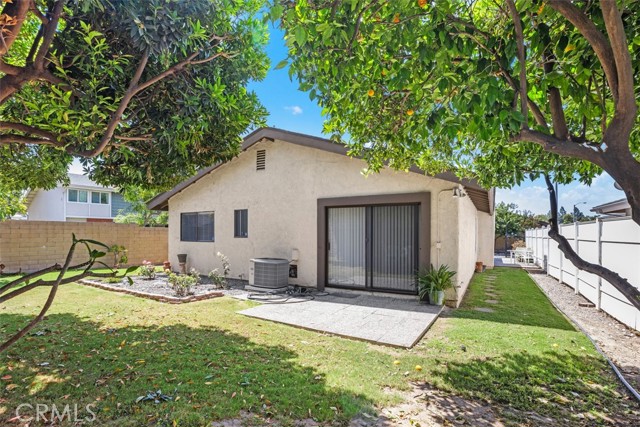 2155 Barclay Court, Santa Ana CA: https://media.crmls.org/medias/b7dcb3a6-3d10-44bd-a9f8-b4adb7b1ae0c.jpg