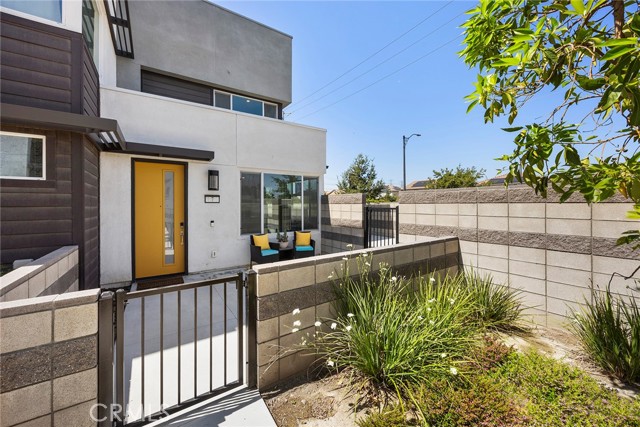 3720 S Allston Paseo, Ontario CA: https://media.crmls.org/medias/b7dd050b-5477-4f3f-92c8-ef33121ecab7.jpg