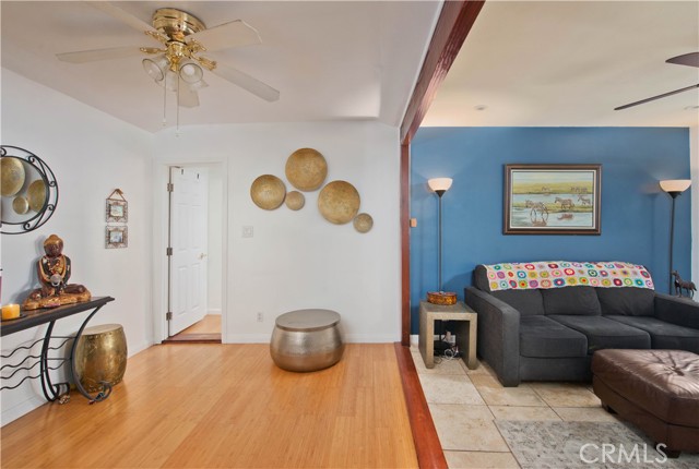23329 Raymond Street, Chatsworth CA: https://media.crmls.org/medias/b7dd5a54-b7e4-4a72-97b8-33cf384fd67e.jpg