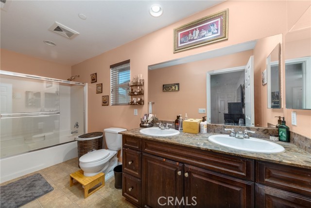 5534 Hartness Court, Fontana CA: https://media.crmls.org/medias/b7dd5a82-258a-4d2d-bd71-90ec693afa81.jpg