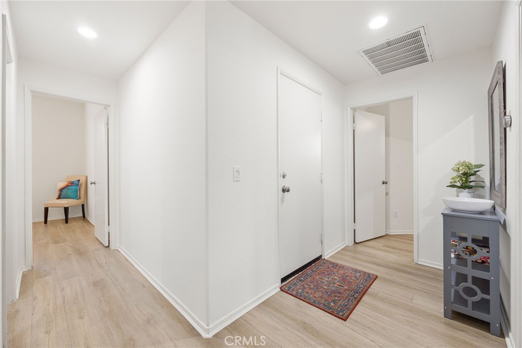 https://media.crmls.org/medias/b7dd6f2d-0c09-4660-818f-9d77c17c5282.jpg?preset=X-Large