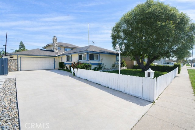 Detail Gallery Image 2 of 18 For 12162 Fieldgate, Garden Grove,  CA 92841 - 4 Beds | 3 Baths