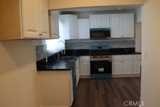 Detail Gallery Image 8 of 75 For 1917 W 74th, Los Angeles,  CA 90047 - 4 Beds | 3 Baths