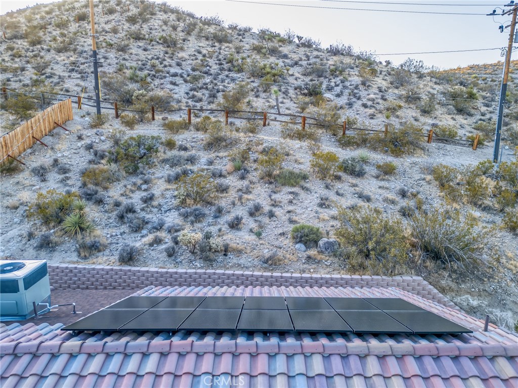 https://media.crmls.org/medias/b7de6d11-7809-49aa-b7f9-eea28c8d426d.jpg?preset=X-Large