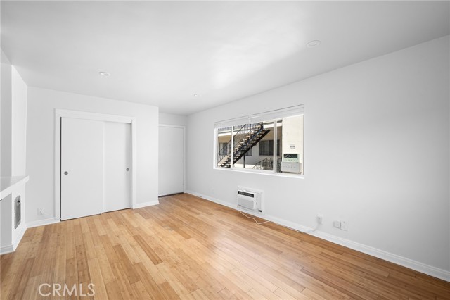 351 Salem Street, Glendale CA: https://media.crmls.org/medias/b7df4798-6e37-427c-a7e2-b00cddd6d0cb.jpg