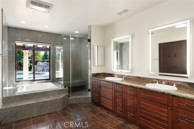 Detail Gallery Image 25 of 36 For 6270 E Bridle Cir, Long Beach,  CA 90815 - 5 Beds | 3/1 Baths