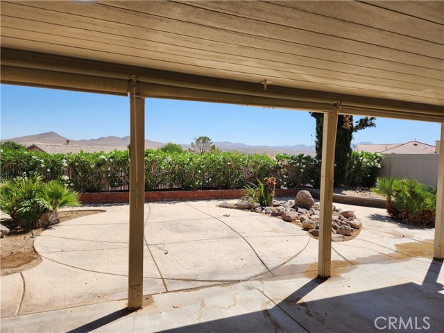 26489 Blue Water Road, Helendale CA: https://media.crmls.org/medias/b7dfc55d-19af-46ed-b24e-abaf0c3fa281.jpg