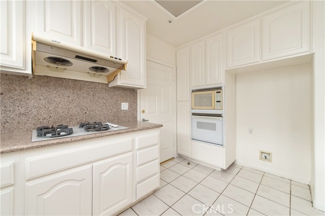 326 Genoa, Arcadia CA: https://media.crmls.org/medias/b7dfe1f6-043d-4208-9649-19155ae9c50a.jpg